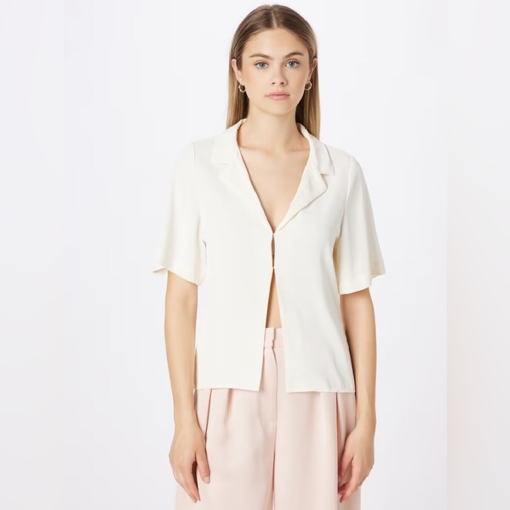 Abercrombie & Fitch 🌸Blouse🌸 in Natural White - SZ XS